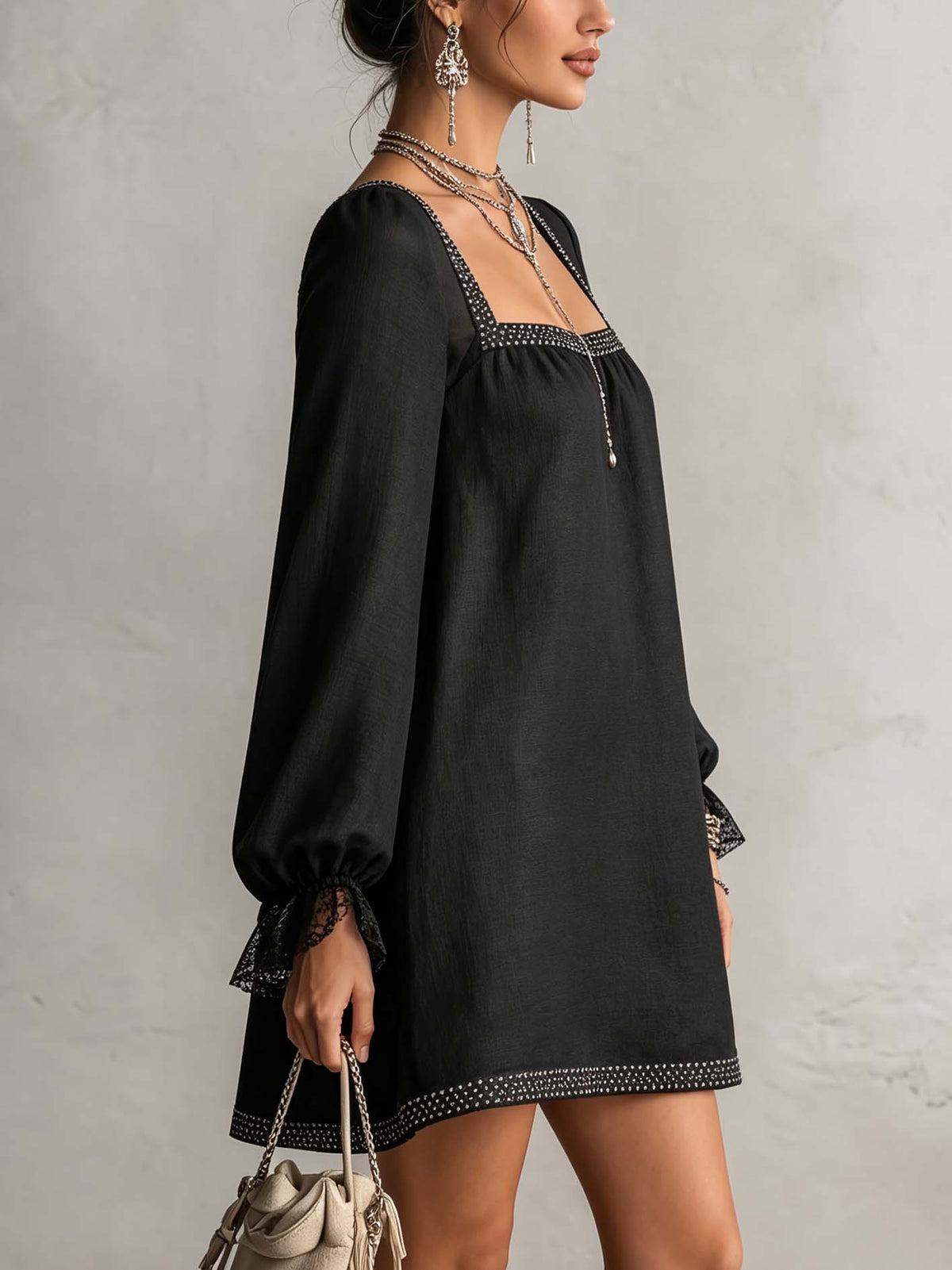 Minivestido Negro con strass, ribete, escote cuadrado y encaje - Negro