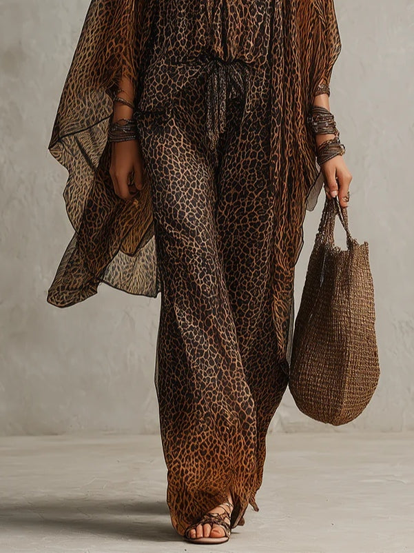 Conjunto de Tres Piezas Boho Marrón con estampado de leopardo, caída fluida y estampado