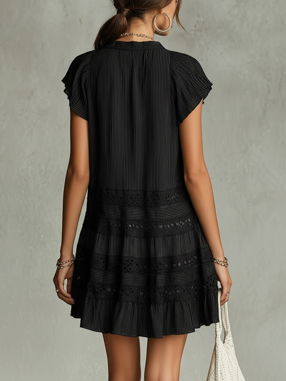 Minivestido Negro con a rayas, gasa, remate de encaje y volantes - Negro