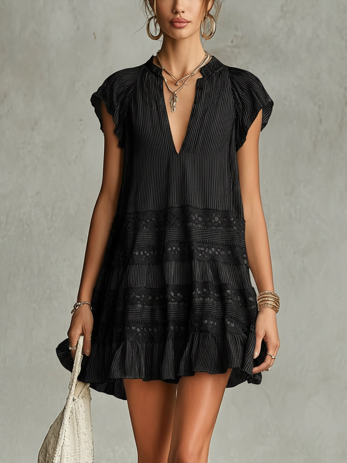 Minivestido Negro con a rayas, gasa, remate de encaje y volantes - Negro