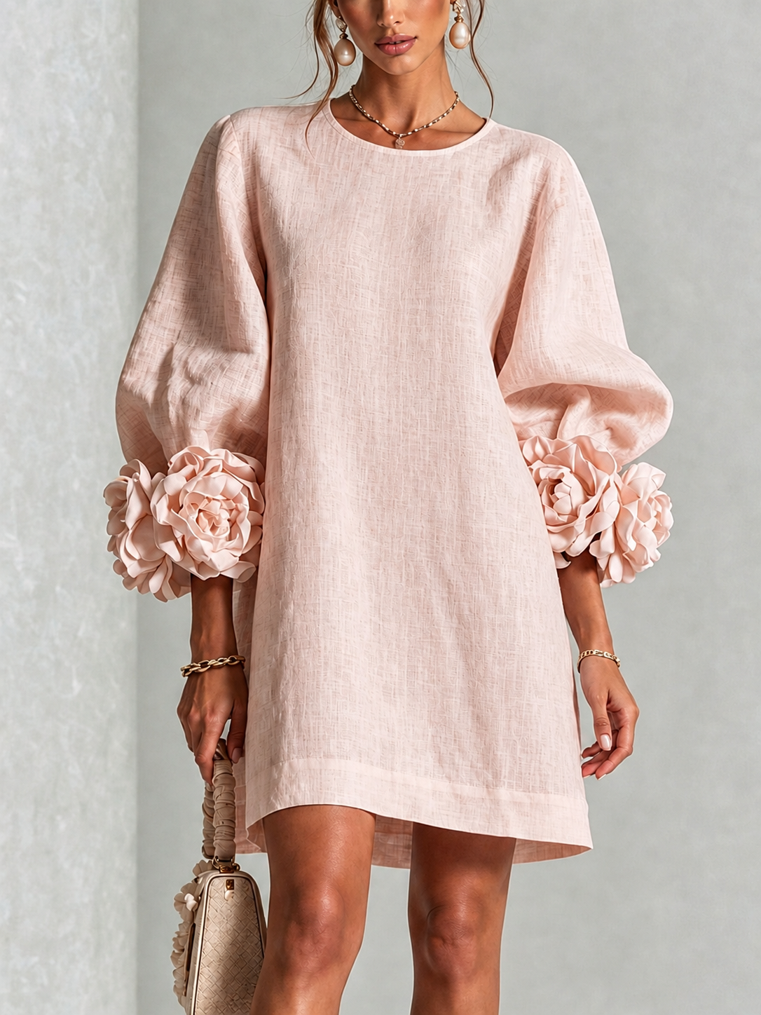 Minivestido Rosa con escote redondo, puños y floral - Rosa