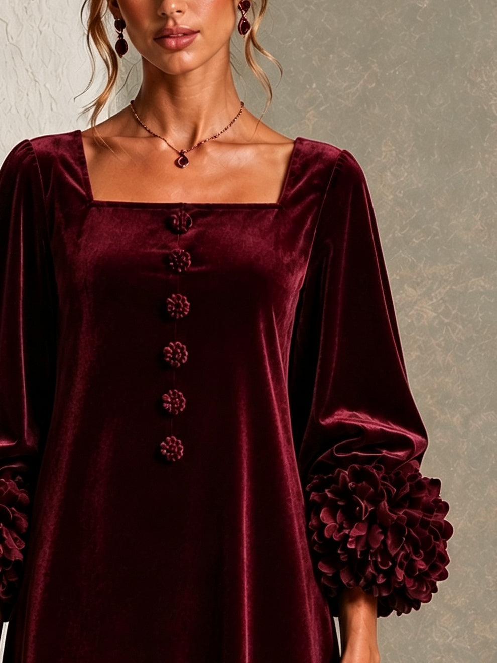 Minivestido Burdeos con terciopelo, botones delanteros, puños y floral - Burdeos