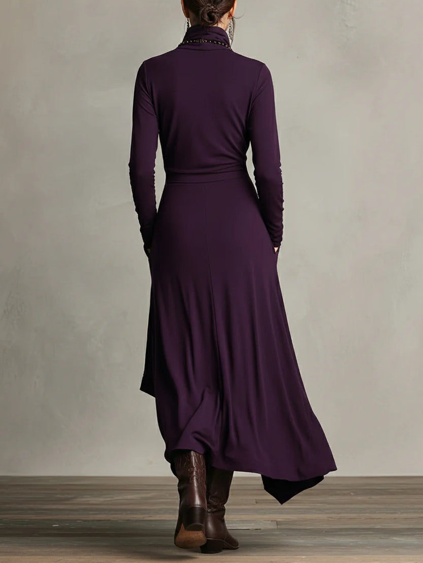 Vestido Largo con cuello alto, corte asimétrico, plisado y encaje - Morado