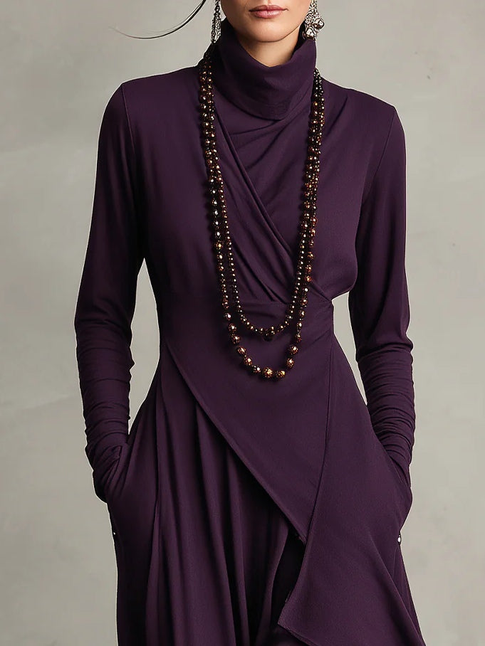 Vestido Largo con cuello alto, corte asimétrico, plisado y encaje - Morado