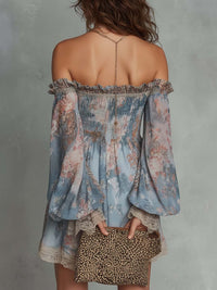 Vestido Estampado Romántico Azul con hombros descubiertos, fruncido, gasa y floral - Azul