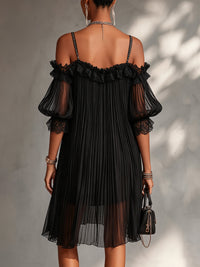 Minivestido Negro con hombros descubiertos, gasa y remate de encaje - Negro