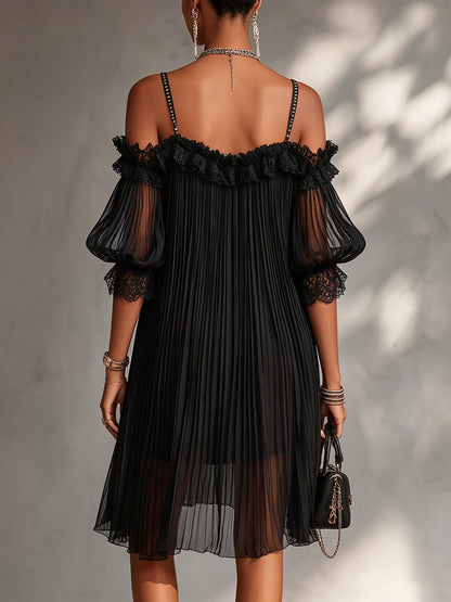 Minivestido Negro con hombros descubiertos, gasa y remate de encaje - Negro