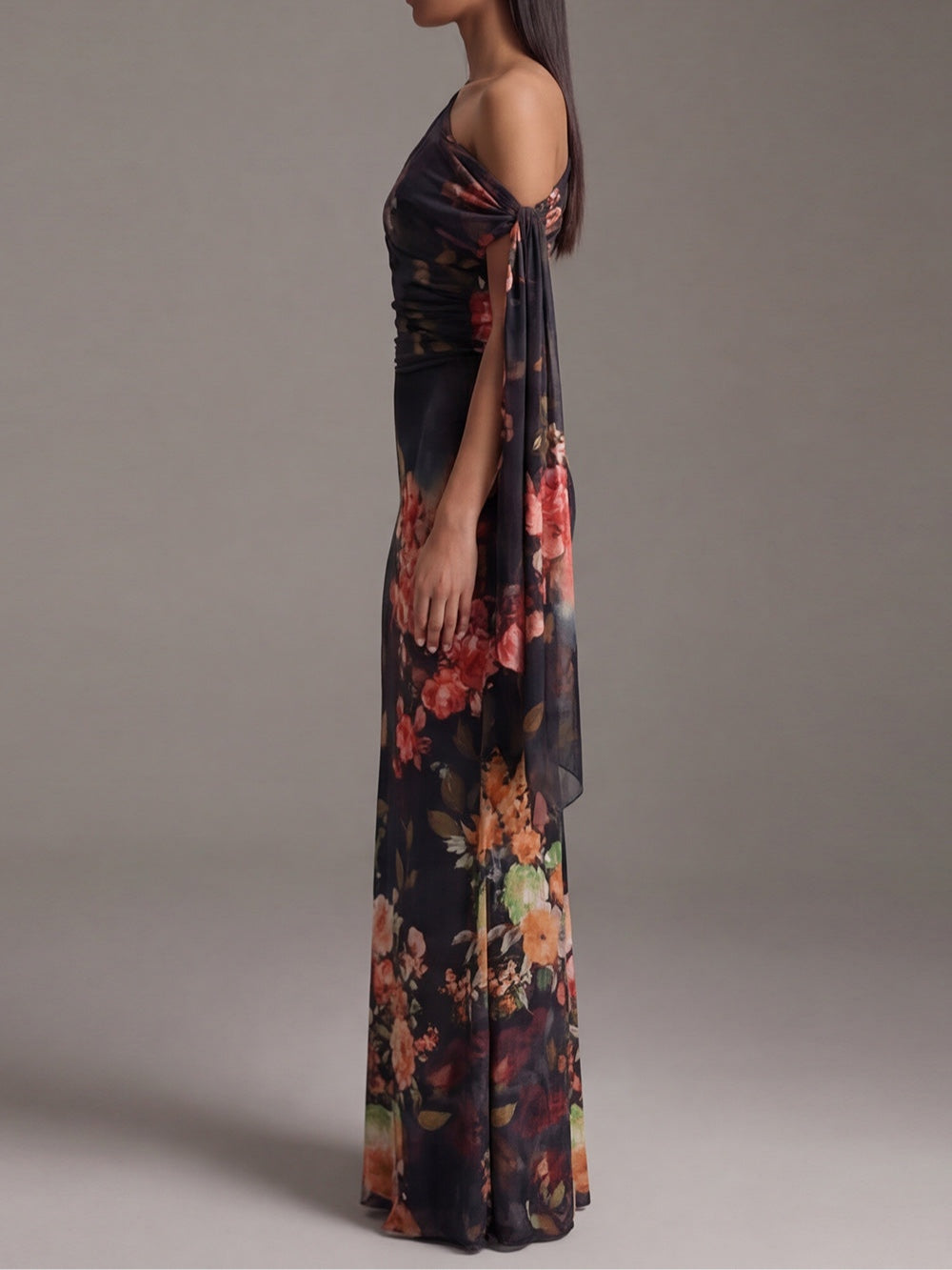 Vestido Estampado Negro con un solo hombro, plisado, gasa y estampado - Negro