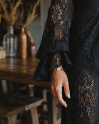 Vestido Largo Negro con encaje y escote en V - Negro
