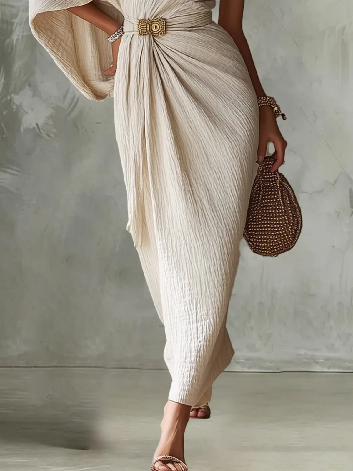 Vestido Largo Beige con corte asimétrico, un solo hombro, plisado y drapeado - Beige