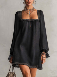 Minivestido Negro con strass, ribete, escote cuadrado y encaje - Negro
