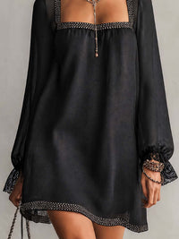 Minivestido Negro con strass, ribete, escote cuadrado y encaje - Negro