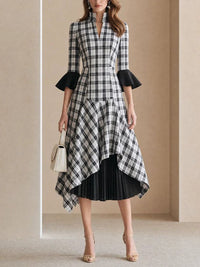 Vestido Midi Oficina Negro con cuadros, cuello mao, manga acampanada y bajo asimétrico - Negro