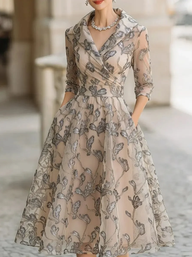 Vestido Midi Beige con encaje, cintura marcada, corte en A y estampado - Beige