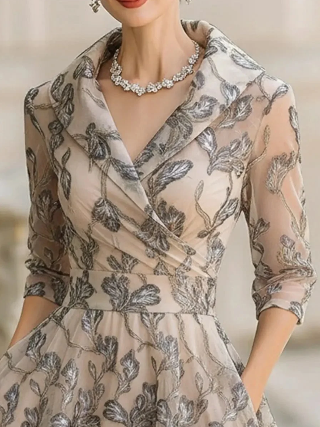 Vestido Midi Beige con encaje, cintura marcada, corte en A y estampado - Beige