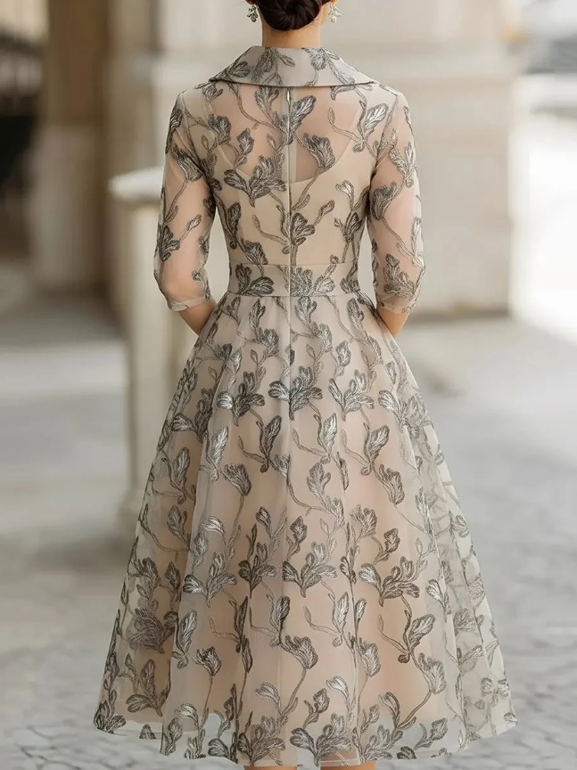 Vestido Midi Beige con encaje, cintura marcada, corte en A y estampado - Beige