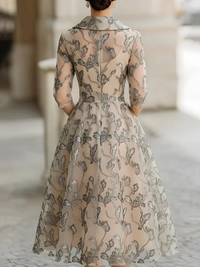 Vestido Midi Beige con encaje, cintura marcada, corte en A y estampado - Beige
