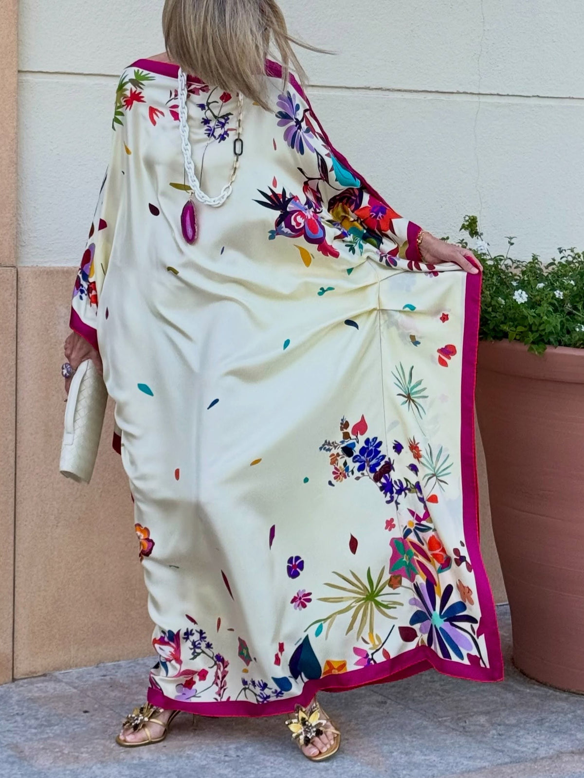 Vestido Estampado Elegante Marfil Corte Holgado con satén y estampado - Marfil