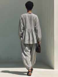 Conjunto de Dos Piezas Gris con escote en V, remate de encaje, puño y lino - Gris