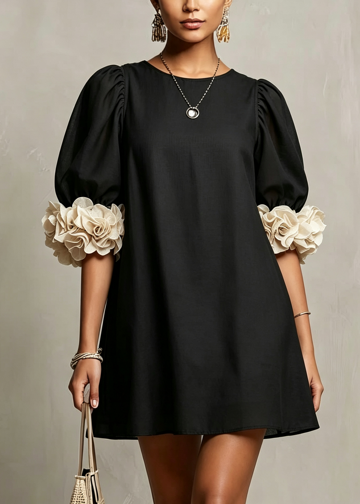 Minivestido Negro Corte Holgado con manga abullonada, flores en 3D y apliques - Negro