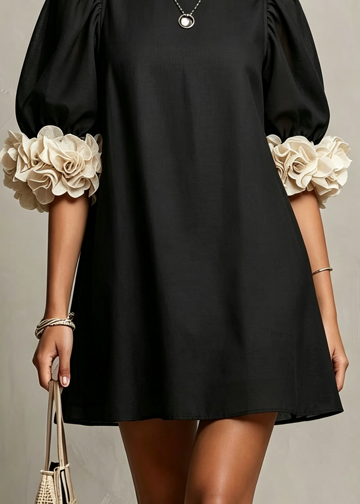 Minivestido Negro Corte Holgado con manga abullonada, flores en 3D y apliques - Negro