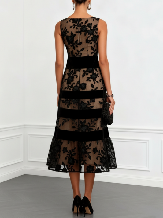 Vestido Estampado Negro Sin Mangas con malla, corte en A y floral - Negro
