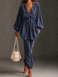 Blusa Azul Marino con terciopelo, lazo, escote en V y manga farol - Azul Marino