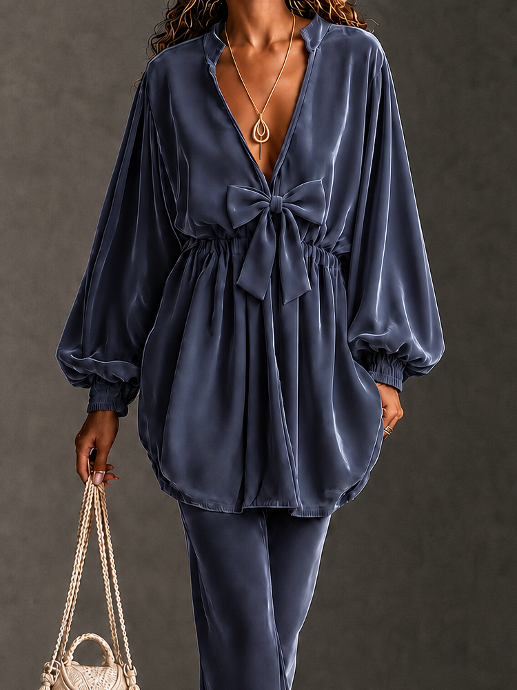 Blusa Azul Marino con terciopelo, lazo, escote en V y manga farol - Azul Marino