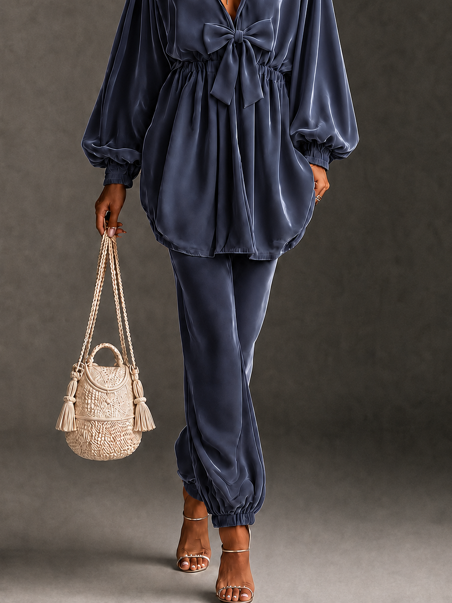 Blusa Azul Marino con terciopelo, lazo, escote en V y manga farol - Azul Marino