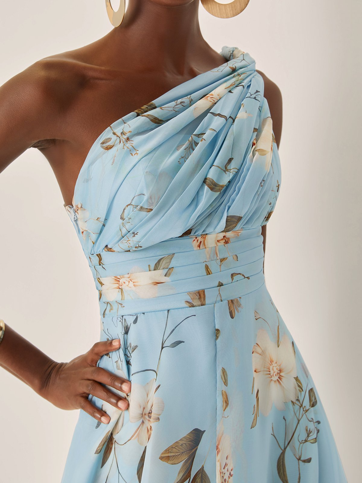 Vestido Estampado Azul Claro con plisado, gasa, un solo hombro y floral - Azul Claro
