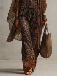 Conjunto de Tres Piezas Boho Marrón con estampado de leopardo, caída fluida y estampado
