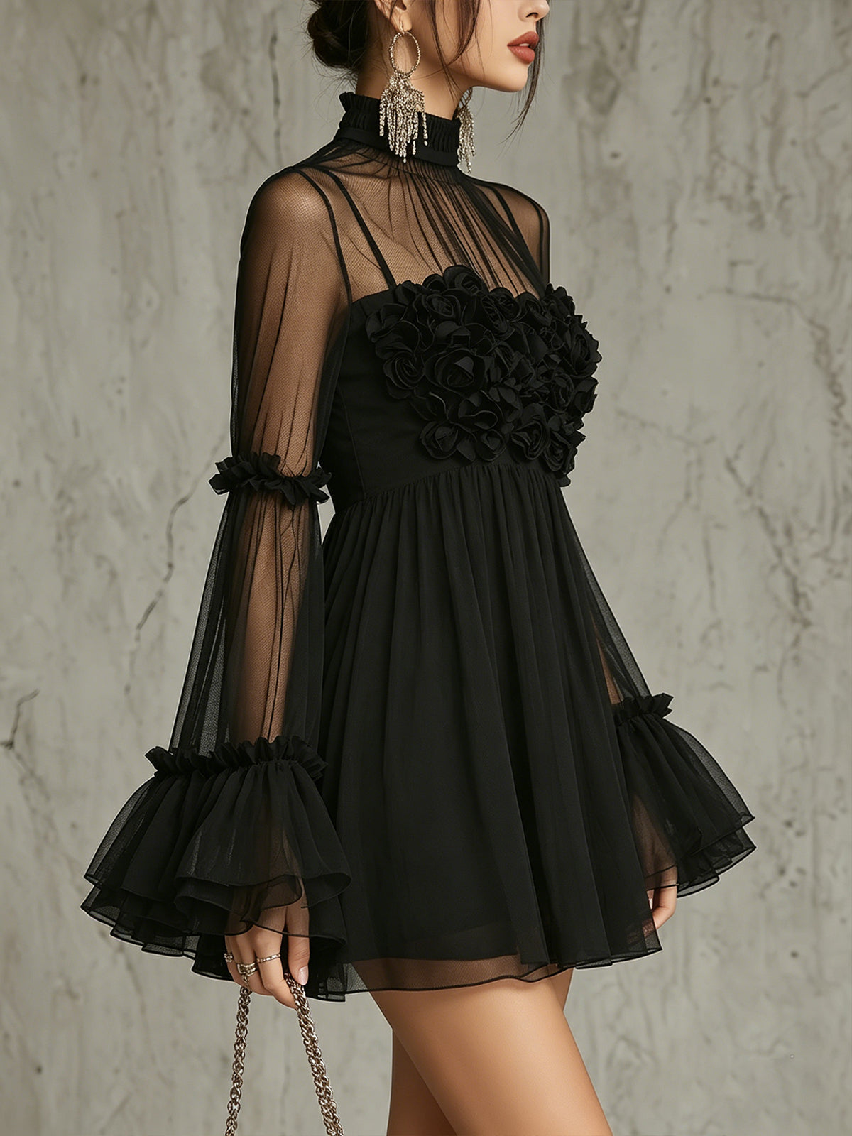 Minivestido Negro con transparente, cuello alto, plisado y gasa - Negro