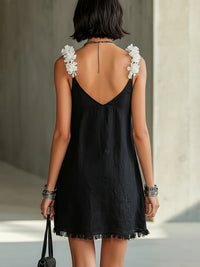 Minivestido Negro con escote en V y floral - Negro