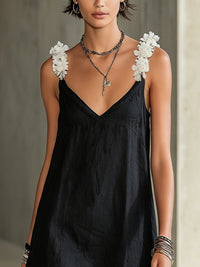 Minivestido Negro con escote en V y floral - Negro