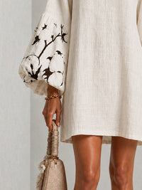 Minivestido Blanco con escote en V, manga abullonada y estampado floral
