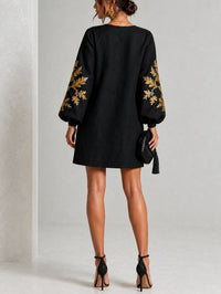 Minivestido Negro Corte Holgado con escote redondo, manga farol y estampado - Negro