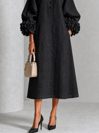 Vestido Midi Negro con botones delanteros, puños y floral - Negro