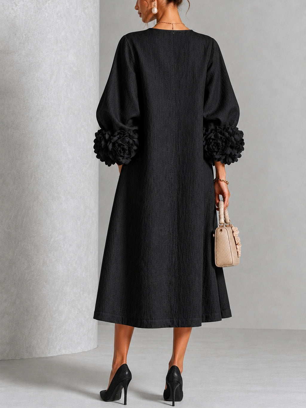 Vestido Midi Negro con botones delanteros, puños y floral - Negro