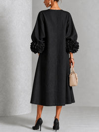 Vestido Midi Negro con botones delanteros, puños y floral - Negro