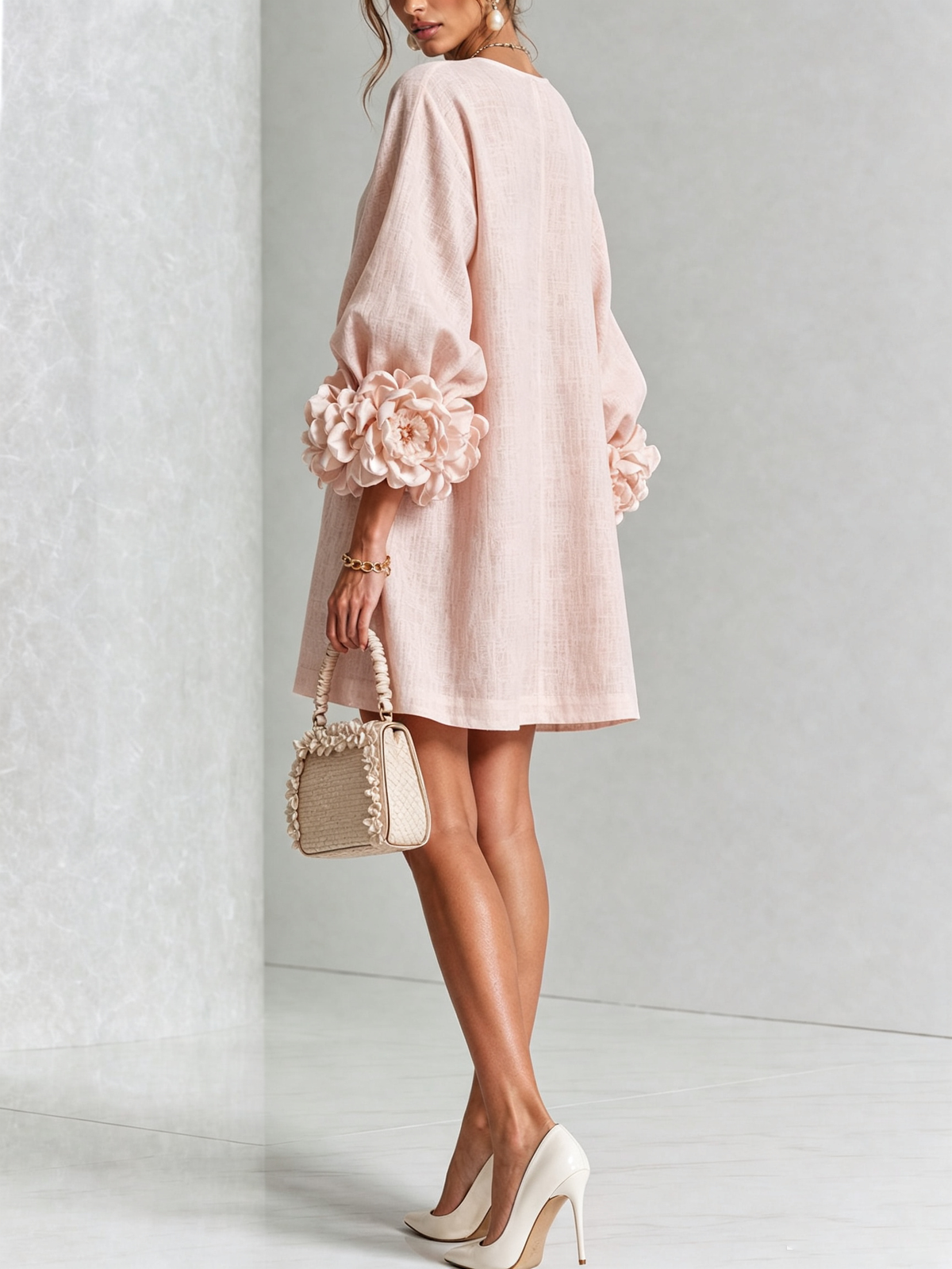 Minivestido Rosa con escote redondo, puños y floral - Rosa