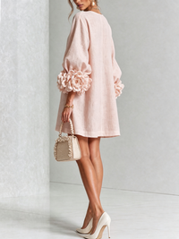Minivestido Rosa con escote redondo, puños y floral - Rosa