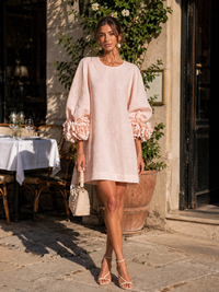 Minivestido Rosa con escote redondo, puños y floral - Rosa