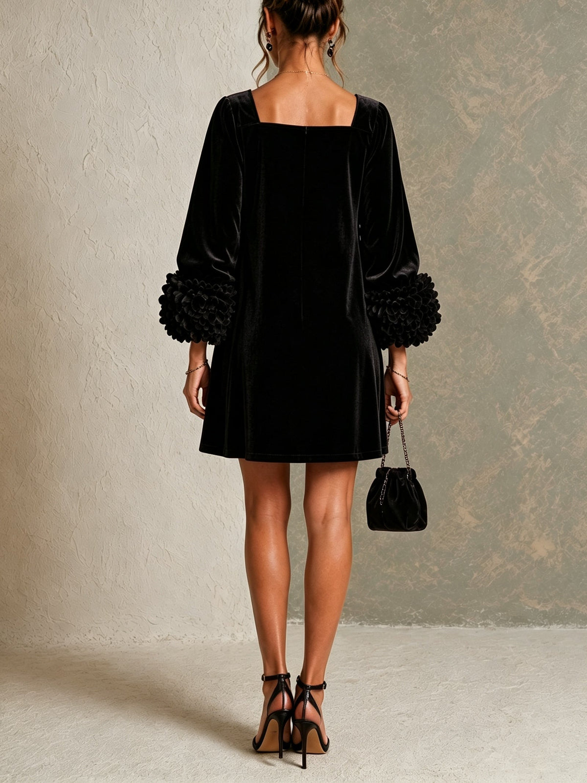 Minivestido Negro con terciopelo, botones delanteros, puños y floral - Negro