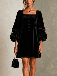 Minivestido Negro con terciopelo, botones delanteros, puños y floral - Negro