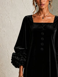 Minivestido Negro con terciopelo, botones delanteros, puños y floral - Negro