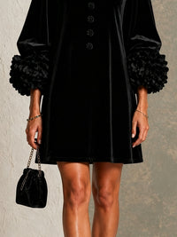 Minivestido Negro con terciopelo, botones delanteros, puños y floral - Negro