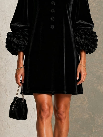 Minivestido Negro con terciopelo, botones delanteros, puños y floral - Negro