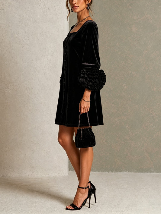 Minivestido Negro con terciopelo, botones delanteros, puños y floral - Negro