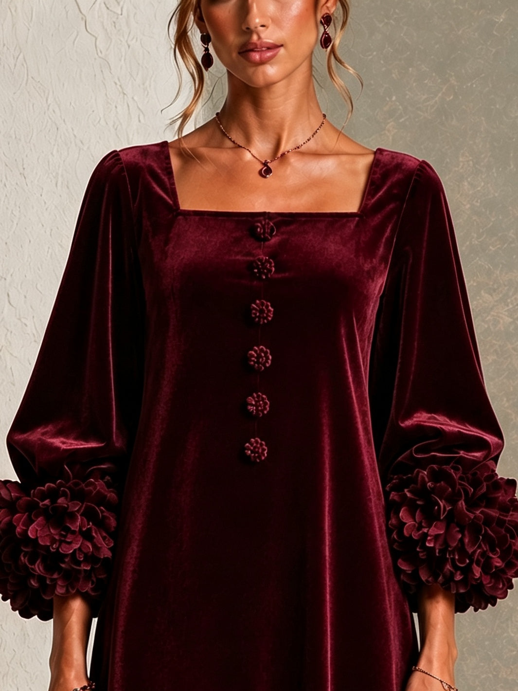 Minivestido Burdeos con terciopelo, botones delanteros, puños y floral - Burdeos