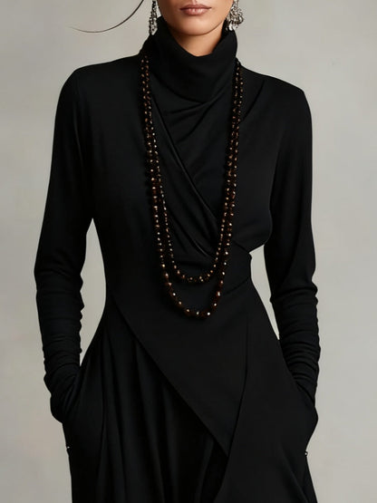 Vestido Largo con cuello alto, corte asimétrico, plisado y encaje - Negro